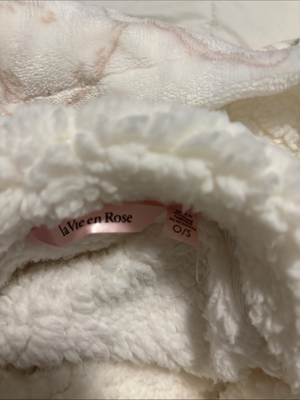 🐰Beautiful La Vie en Rose Over Sized White Plush Hoodie with Bunny Print🐰 - Picture 6 of 7